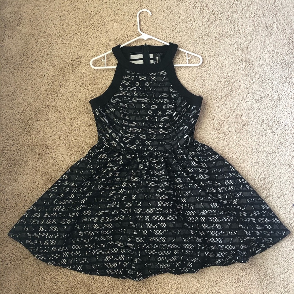 B&W 👗